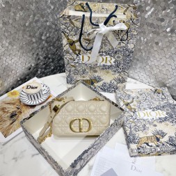 디올 신상 카로 스몰백 M9241 베이지