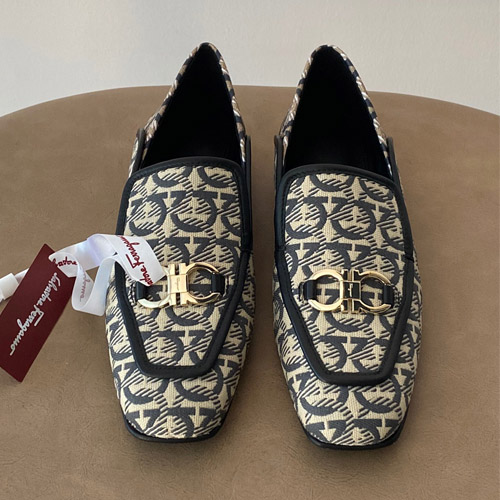 페레가모 신상 로퍼 F38101-1