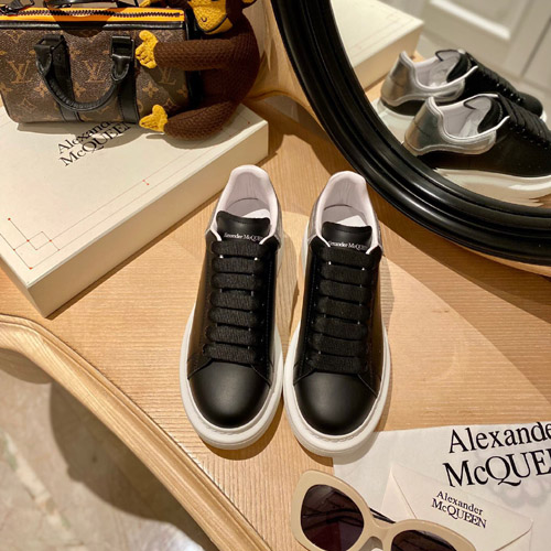 알렉산더 맥퀸  남여공용 스니커즈 586424-9