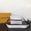 루이비통 아웃도어 메신저 M30243