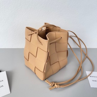 보테가 카세트 스몰 크로스바디 버킷 백 680218-9