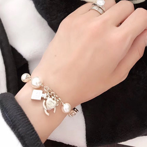 샤넬 신상 팔찌 C171997