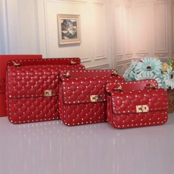 발렌티노 락스터드 스파이크 체인 백 QW1B0123 레드