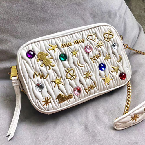 미우미우 마틀라세 신상 크로스백 5BH118 화이트