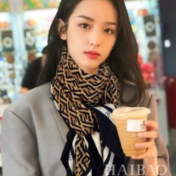 펜디 신상 스카프 FD70229