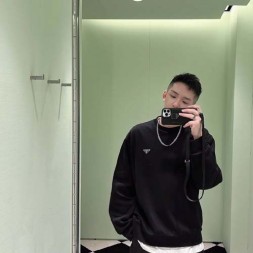 프라다 남여공용 맨두맨 3A497