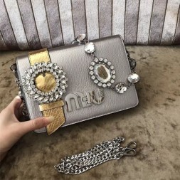 미우미우  엠벨리쉬 숄더백 5BF068 실버