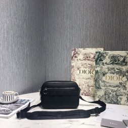 디올 송아지 가죽 스트랩백 1SFPO102 블랙