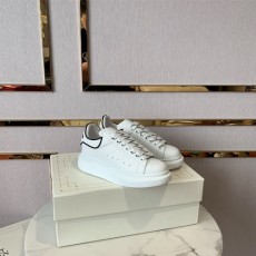 알렉산더 맥퀸  신상 스니커즈 586417