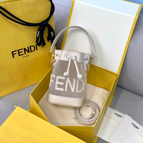 펜디 몬트레조 메쉬 미니 버킷백  8BS010 화이트