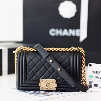 샤넬 보이 스몰 플랩백 A67085 캐비어 블랙 금장 ++