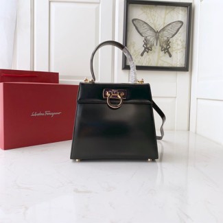 페레가모  켈리백 미듐 21E888 블랙