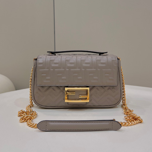 펜디 바게트 체인 미디 8BR793-5