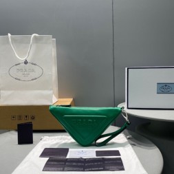 프라다 트라이앵글 파우치 1NE039 그린