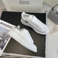 알렉산더 맥퀸  남여공용 스니커즈  586434-11