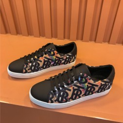 버버리 남성용 신상 스니커즈 801096470-2