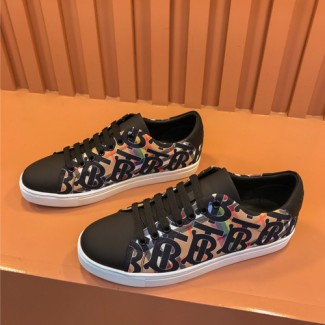 버버리 남성용 신상 스니커즈 801096470-2