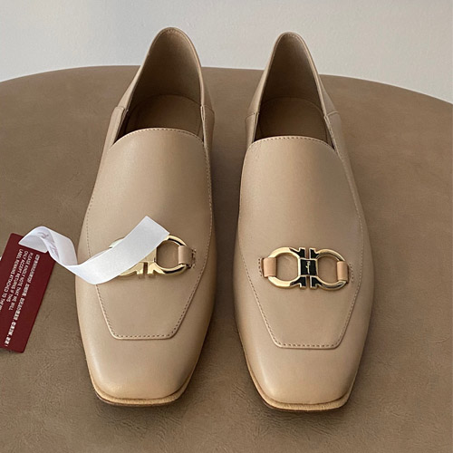 페레가모 신상 로퍼 F38101-2