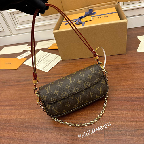 [VVIP] 루이비통 월릿 온 체인 아이비 M81911