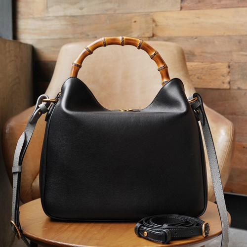 구찌 다이에나 미디엄 숄더백 746124-3