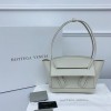 보테가 프렌치 카프스킨 아르코 33 백 580725 아이보리