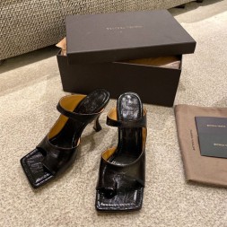 보테가 신상 샌들 475202-1 블랙