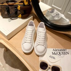 알렉산더 맥퀸  남여공용 스니커즈 586424-10
