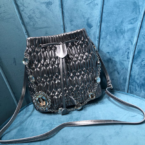 미우미우 나파가죽 버킷백 5BE050 실버