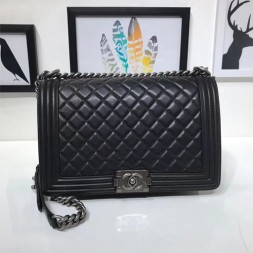 샤넬 신상 뉴미듐 보이백 A67088 램스킨 블랙 은장