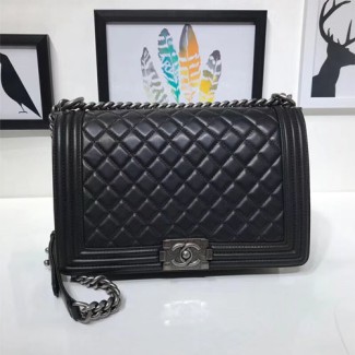 샤넬 신상 뉴미듐 보이백 A67088 램스킨 블랙 은장