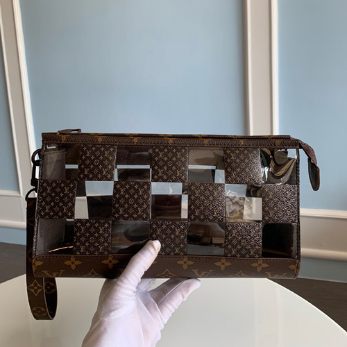 루이비통 스탠딩 푸치 파우치 M81588