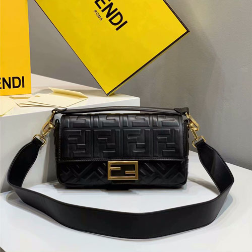 펜디 미듐 바게트백 8BR600 블랙