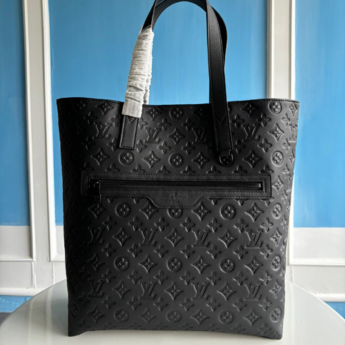 루이비통 익스커션 토트 M24777