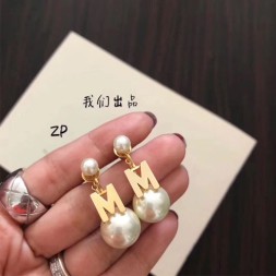 디올 신상 귀걸이 D120257