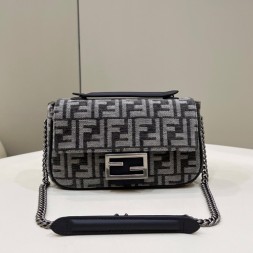 펜디 바게트 체인 미디 8BR793-2