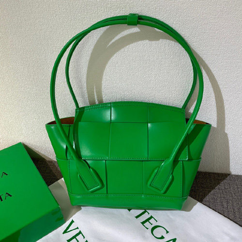 보테가 프렌치 카프 아르코 33 백 575943 그린