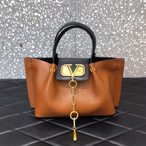 발렌티노 스몰 스탐파 알체  이스케이프 쇼퍼 2B0E00 브라운