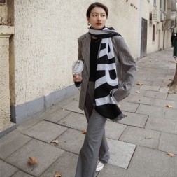 버버리 신상 스카프 BB3637