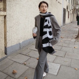 버버리 신상 스카프 BB3637