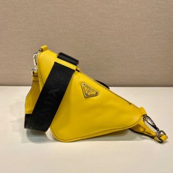 프라다 트라이앵글 숄더백 2VH155-8