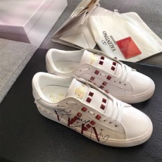 발렌티노 락스터드 남여공용 신상 스니커즈 NW50036 화이트