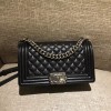 샤넬 보이 미듐 플랩백 A67086 캐비어 블랙 은장