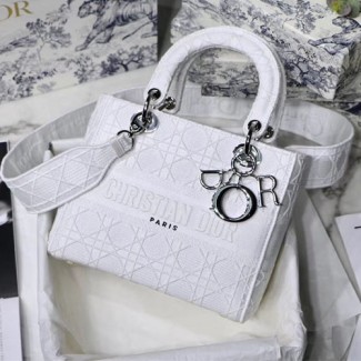 디올 LADY D-LITE 자수 까나쥬 미디엄 백 M0565 화이트