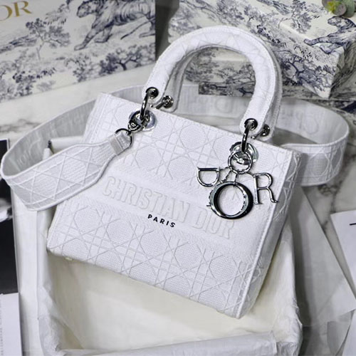 디올 LADY D-LITE 자수 까나쥬 미디엄 백 M0565 화이트