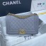 샤넬 보이 미듐 플랩백 A67086 이리테센트 캐비어 그레이 ++