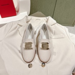 페레가모 여성용 로퍼 F38147