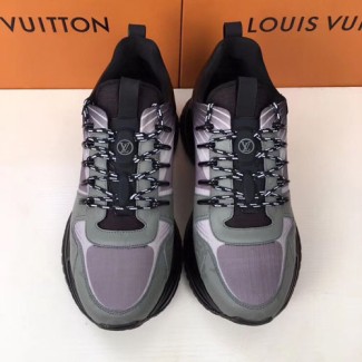 루이비통 런 어웨이 펄스 스니커즈 1A4K3T 블랙