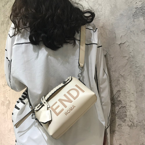 펜디 미니 바이 더 웨이 보스턴 백  8BL1455 크림