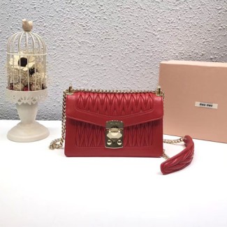 미우미우 마테라세 퀼트 숄더백 5BD083 레드