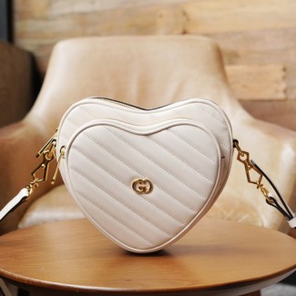 구찌 인터로킹 G 미니 하트 숄더백 751628 화이트